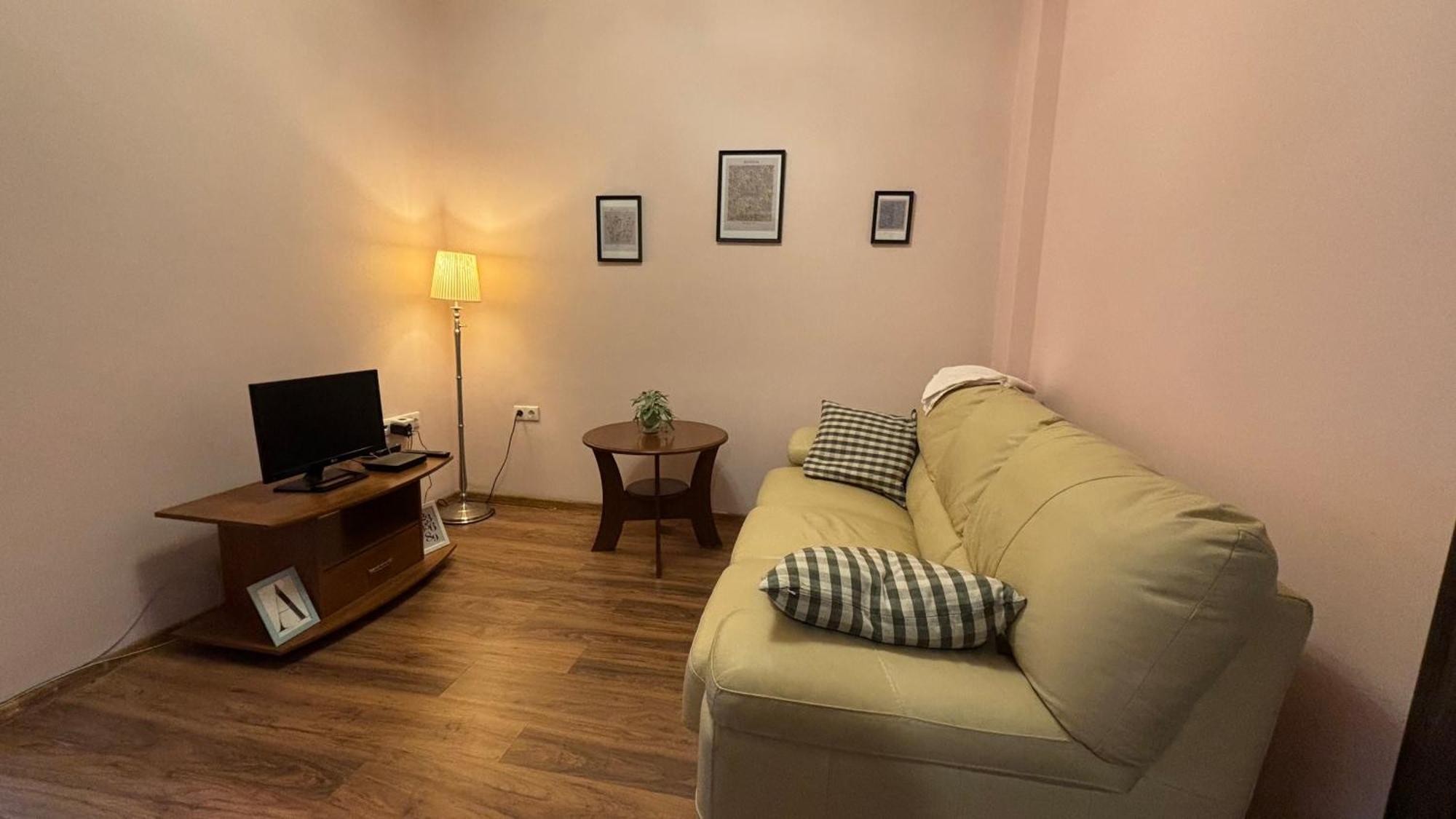 Quiet 2 Bedrooms Downtown Apart София Экстерьер фото